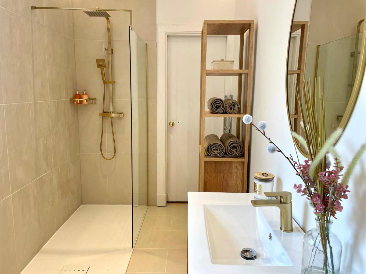 Stylish & Chic Central Apartment With Hot Tub Perth Exteriör bild