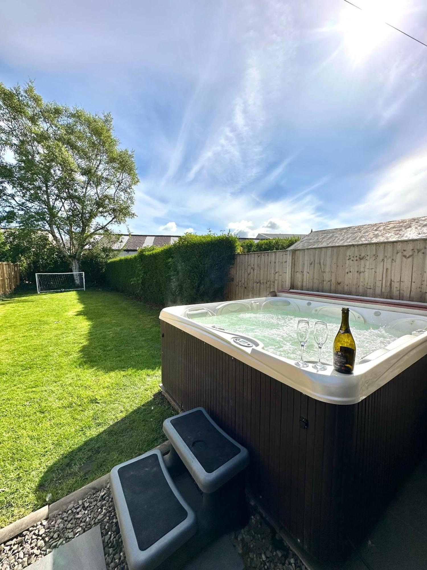 Stylish & Chic Central Apartment With Hot Tub Perth Exteriör bild