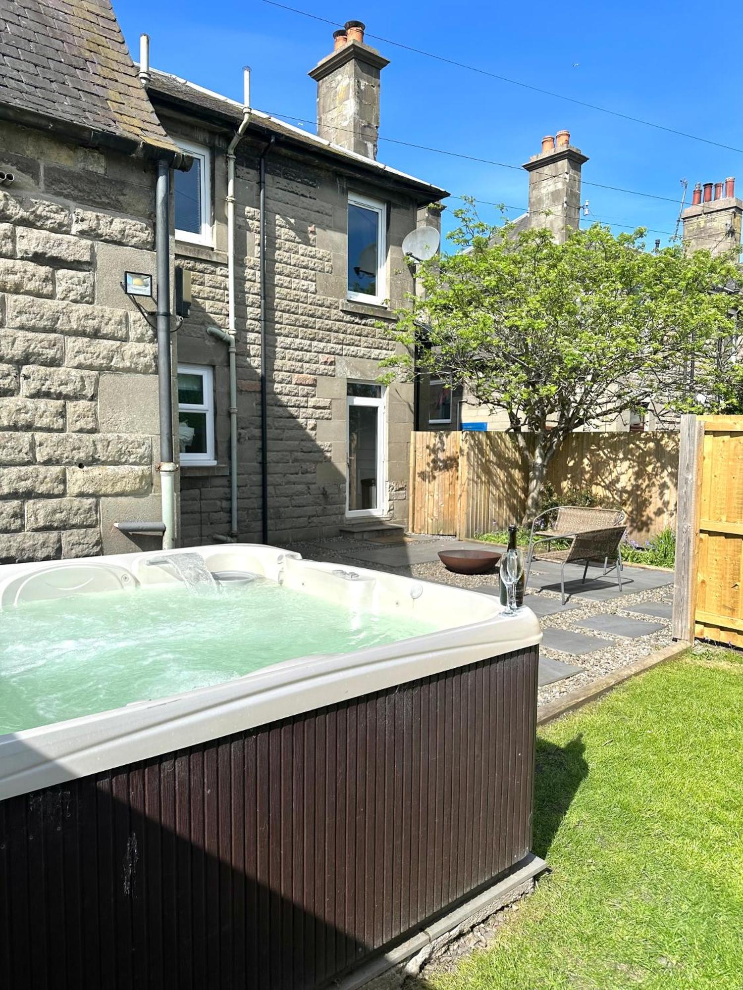 Stylish & Chic Central Apartment With Hot Tub Perth Exteriör bild